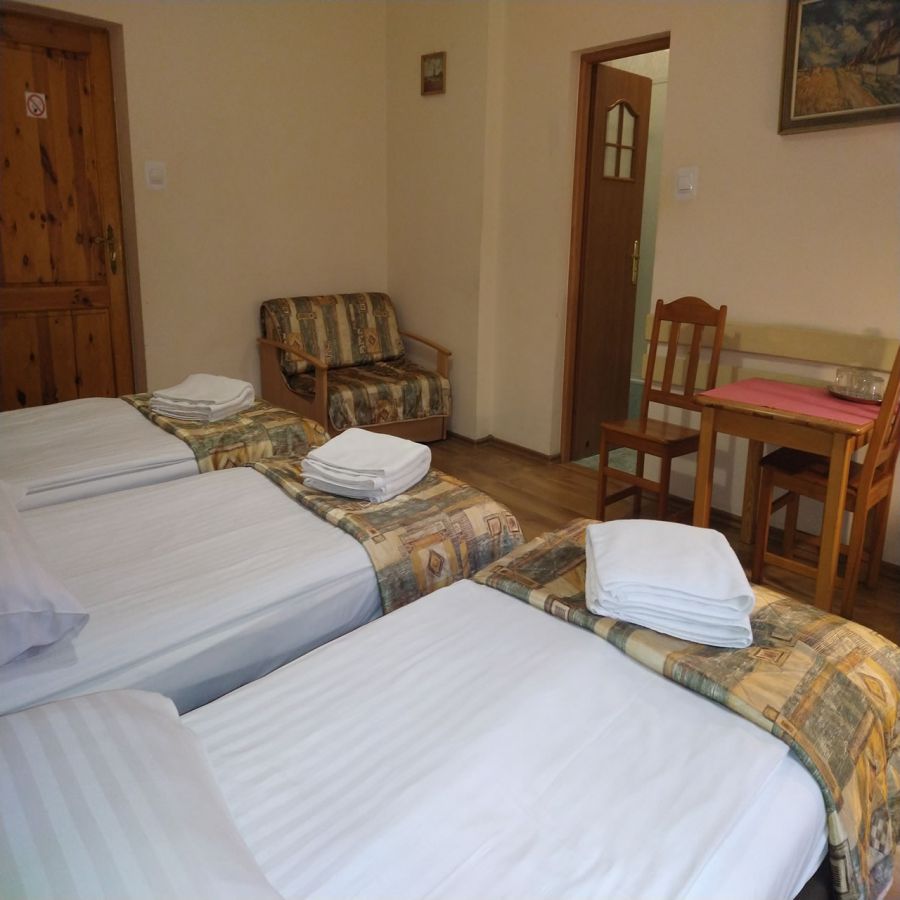 Pokój 10 dwuosobowy z łazienką 220 zł