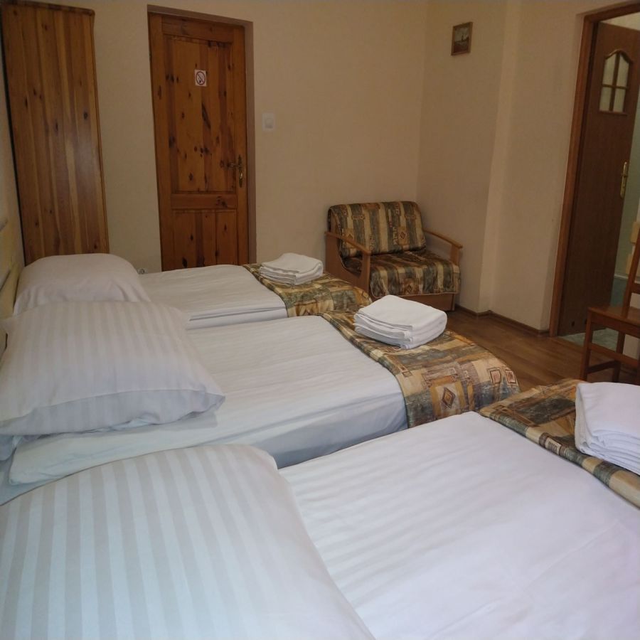 Pokój 10 dwuosobowy z łazienką 220 zł