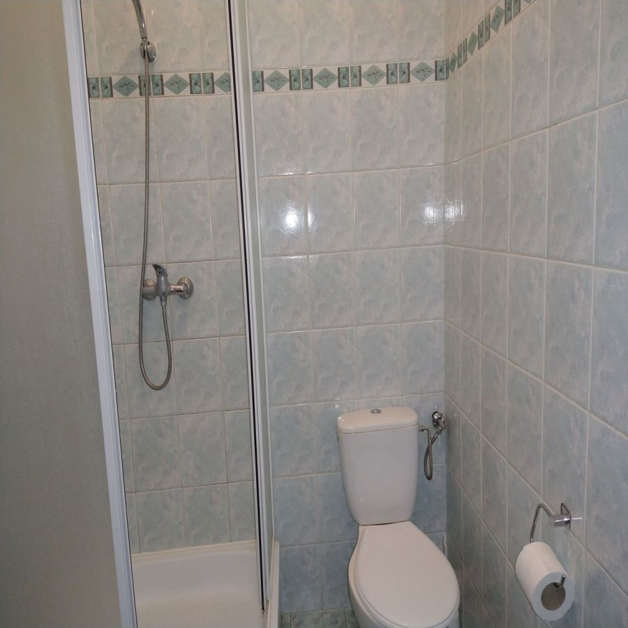 Pokój 10 dwuosobowy z łazienką 220 zł