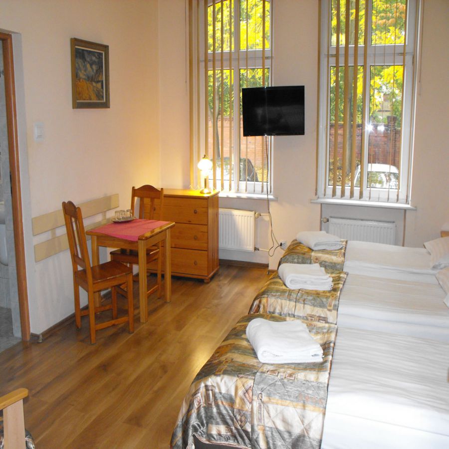 Pokój 10 dwuosobowy z łazienką 220 zł