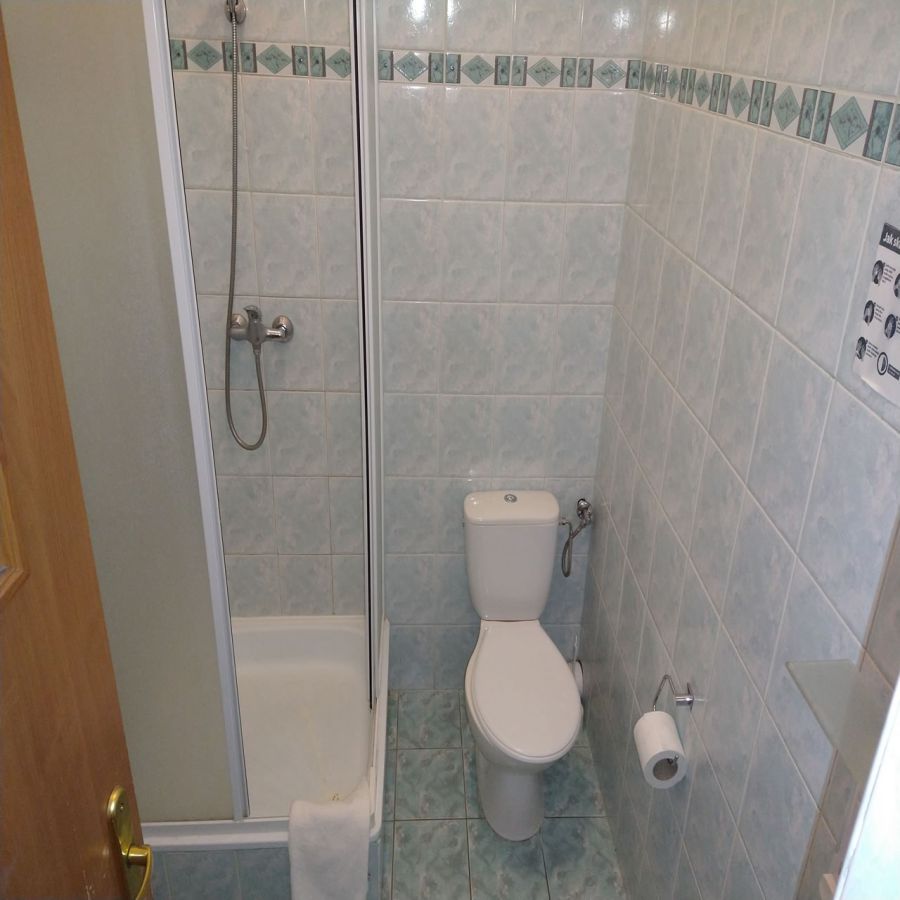 Pokój 10 dwuosobowy z łazienką 220 zł