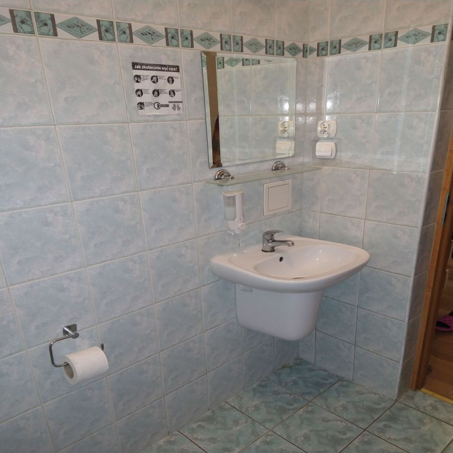 Pokój 10 dwuosobowy z łazienką 220 zł