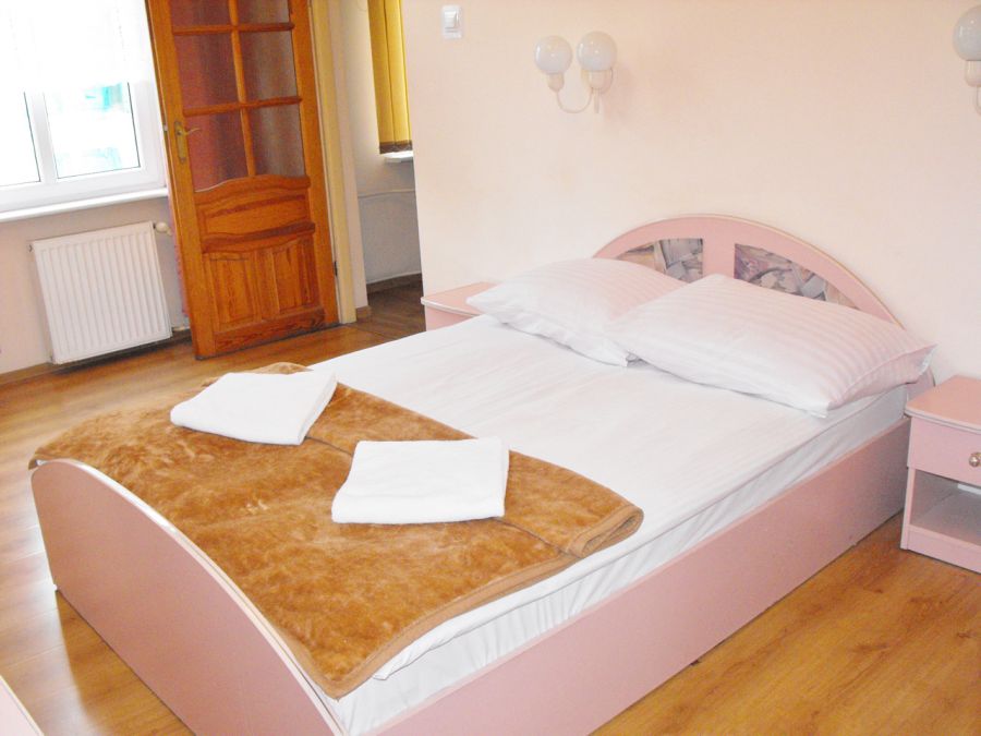 Pokój 12 dwuosobowy z łazienką Studio 250 zł