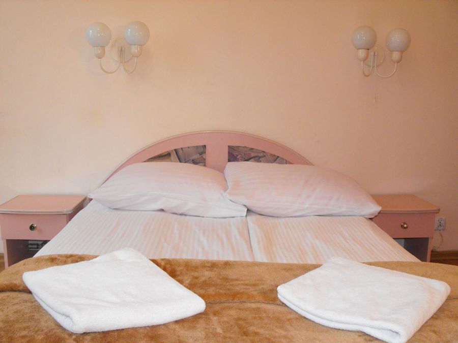 Pokój 12 dwuosobowy z łazienką Studio 250 zł