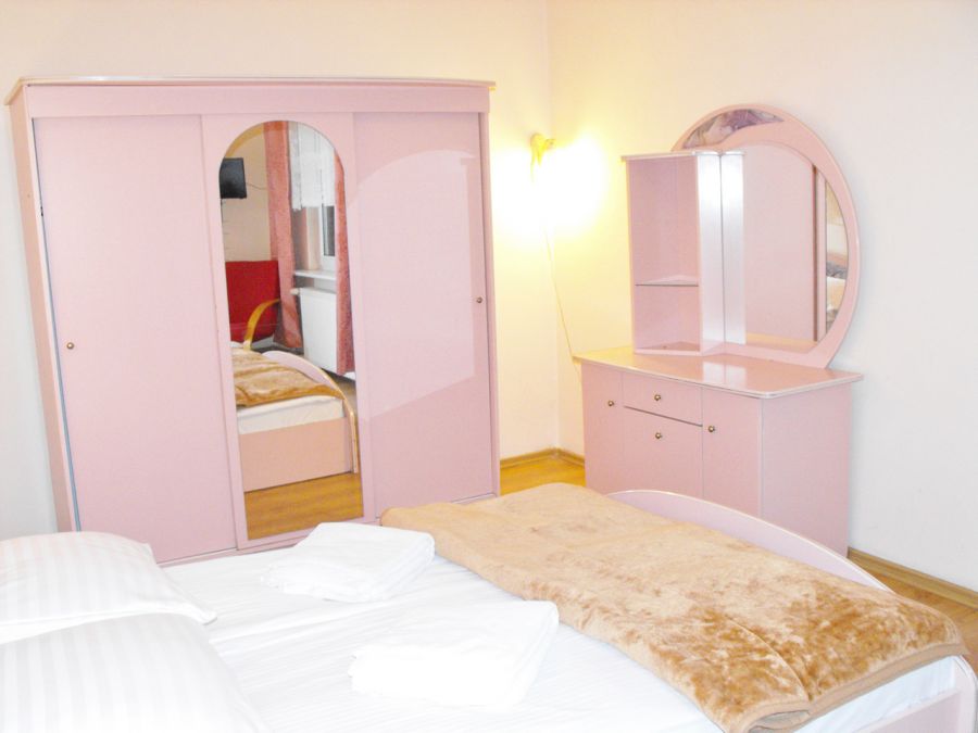 Pokój 12 dwuosobowy z łazienką Studio 250 zł