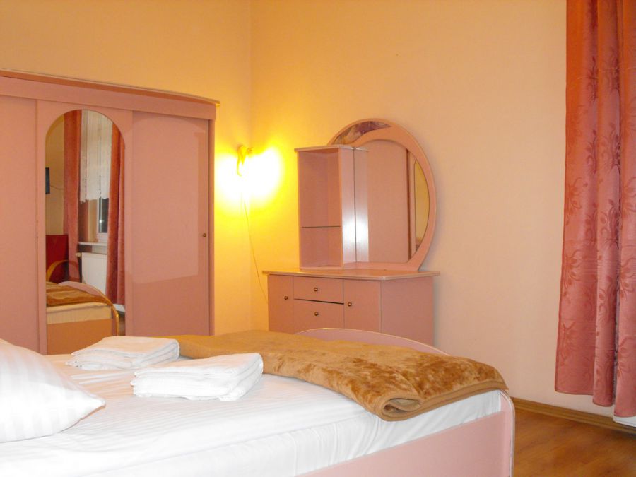 Pokój 12 dwuosobowy z łazienką Studio 250 zł