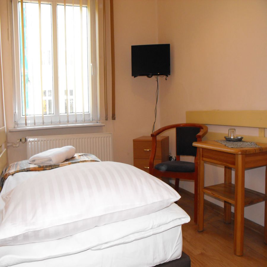 Pokój 2 jednoosobowy z łazienką 170 zł