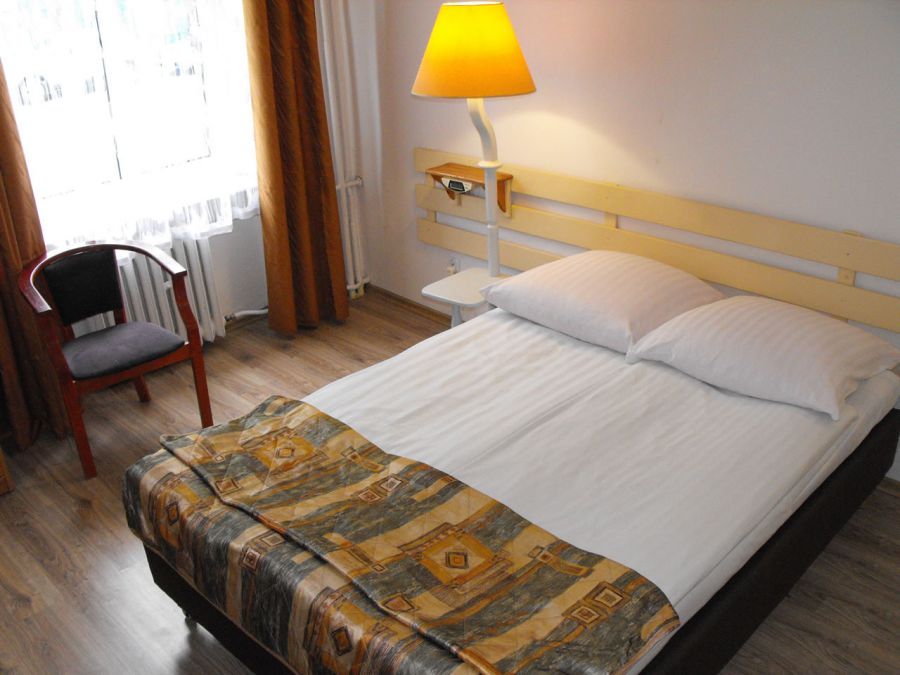 Pokój 3 dwuosobowy z umywalką 150 zł