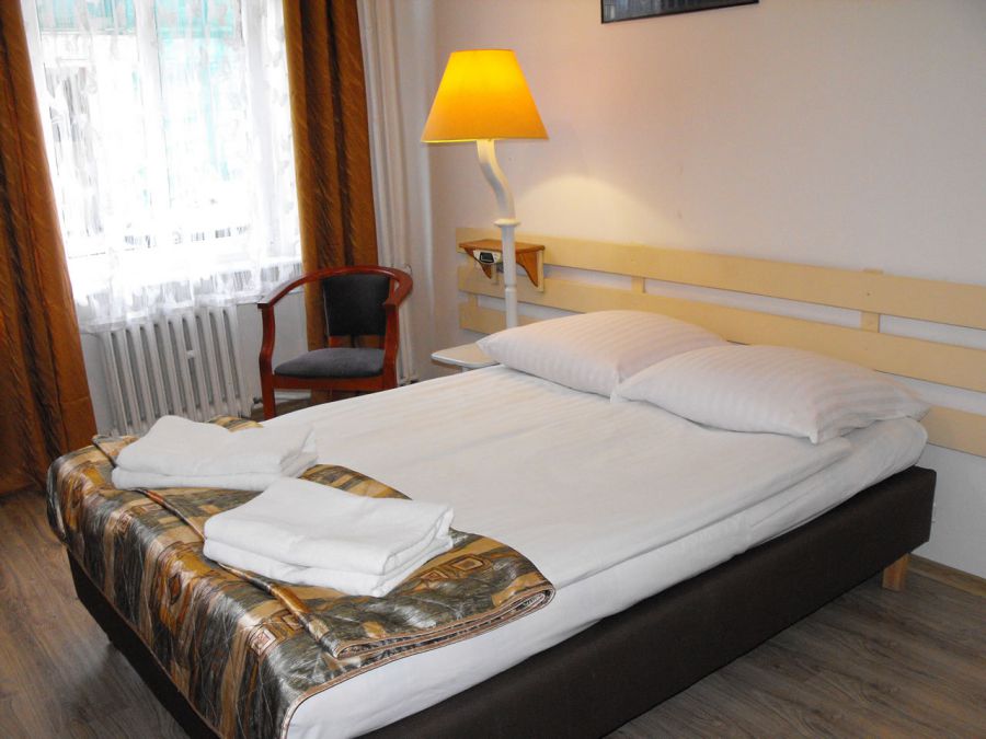 Pokój 3 dwuosobowy z umywalką 150 zł