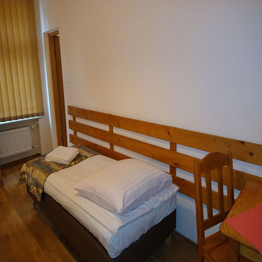 Pokój 9 dwuosobowy z łazienką 220 zł