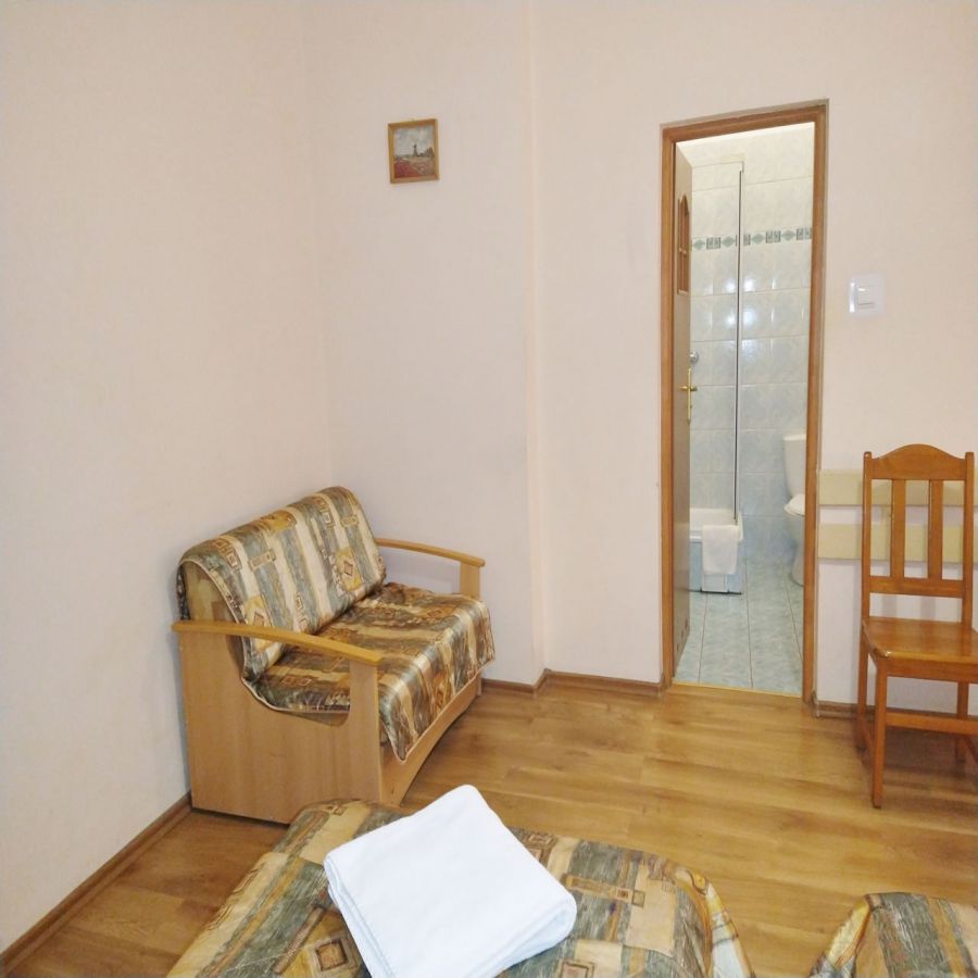 Pokój 9 dwuosobowy z łazienką 220 zł